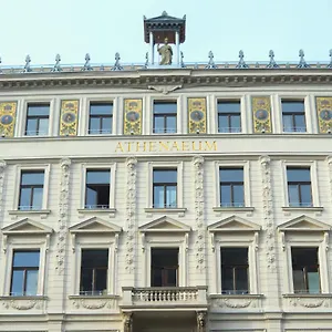 Maverick Athenaeum Хостел